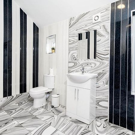 Five Bedroom Townhouse - Near City Centre - Edgbaston - On Street Parking - Wifi - Netflix - 974P Birmingham Buitenkant foto