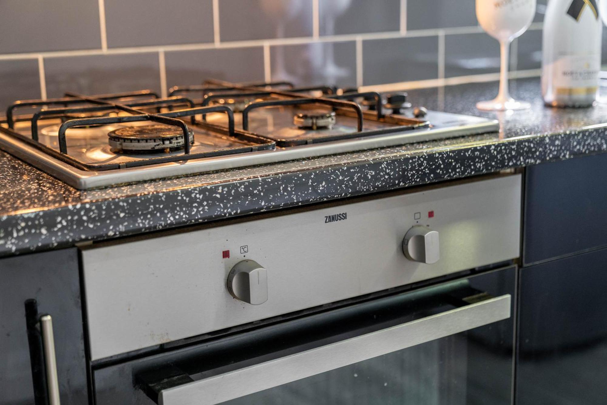 Five Bedroom Townhouse - Near City Centre - Edgbaston - On Street Parking - Wifi - Netflix - 974P Birmingham Buitenkant foto