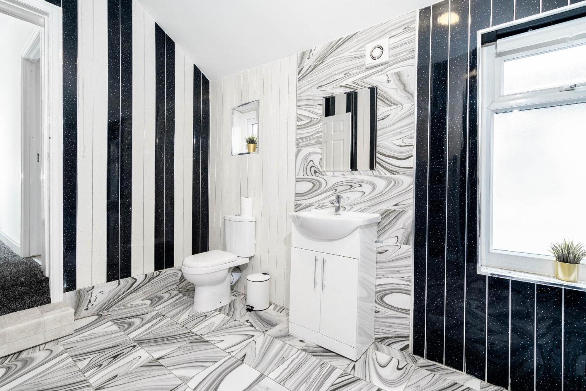 Five Bedroom Townhouse - Near City Centre - Edgbaston - On Street Parking - Wifi - Netflix - 974P Birmingham Buitenkant foto