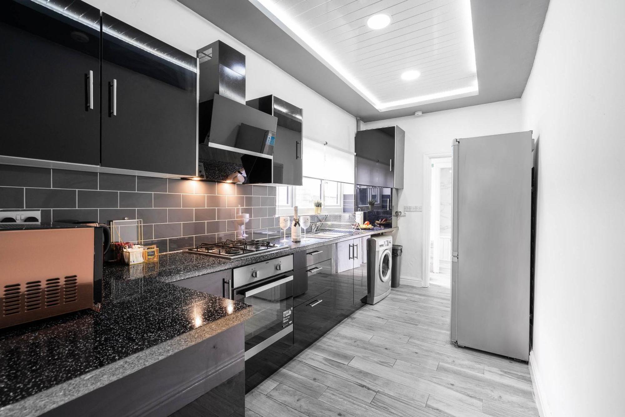 Five Bedroom Townhouse - Near City Centre - Edgbaston - On Street Parking - Wifi - Netflix - 974P Birmingham Buitenkant foto