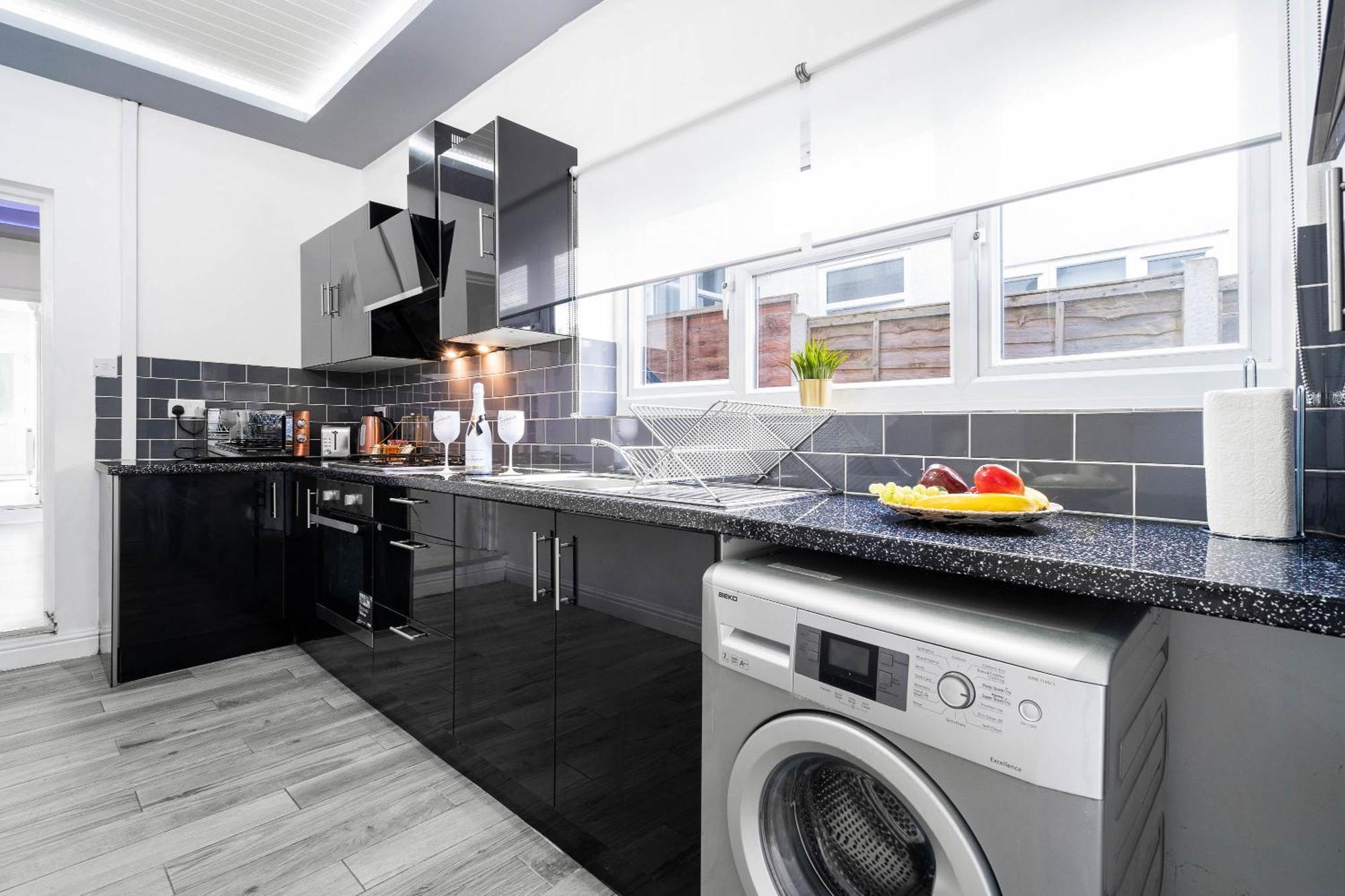 Five Bedroom Townhouse - Near City Centre - Edgbaston - On Street Parking - Wifi - Netflix - 974P Birmingham Buitenkant foto